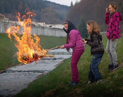 Morena, Morena, bodaj si zhorela ! / Hriňová /