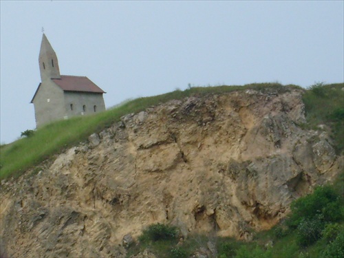 kostol na skale