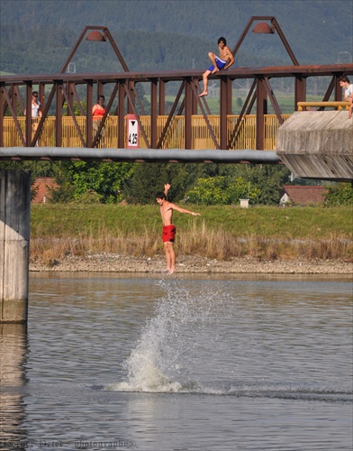 trojitý skok z mosta