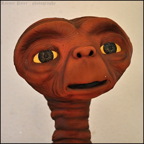 E.T. volá domú