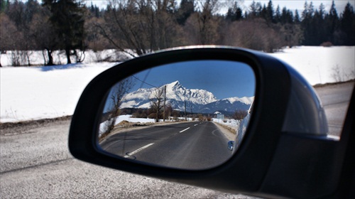 ‎"Objects in mirror are closer than they appear"