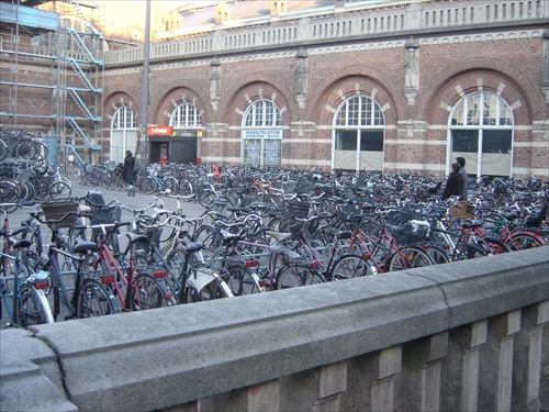 pred stanicou..Kodaň