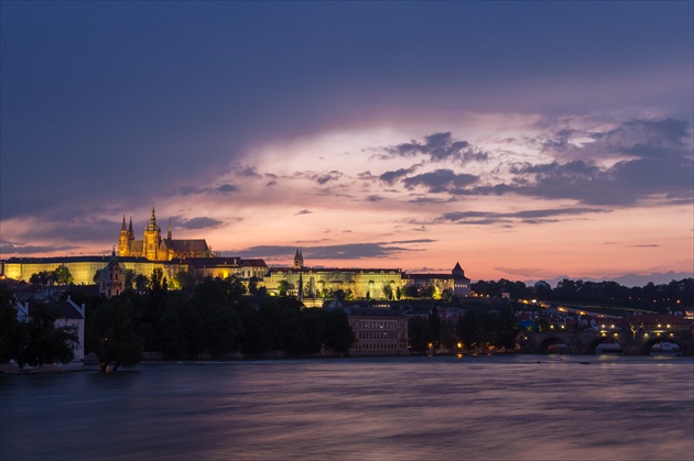 Praha pri západe slnka