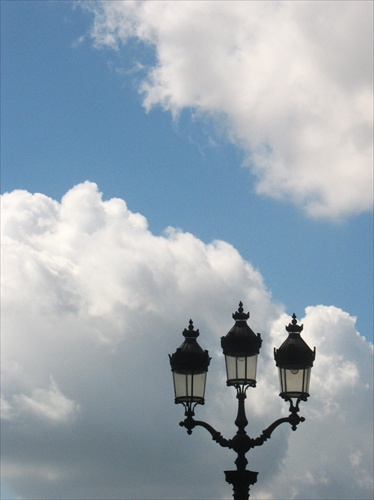 PARIS SKY II.