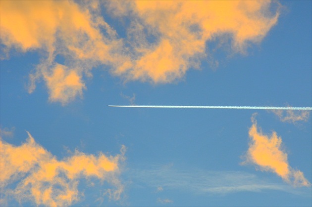 let medzi oblakmi