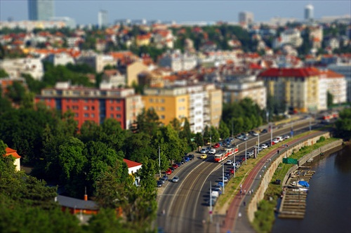 tilt shift tram