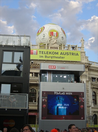 Burgtheater a Fanzóna