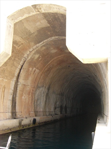 Vojenský tunel na mori