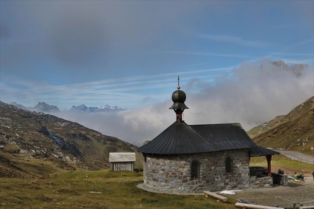 Alpy zahalene mlhou