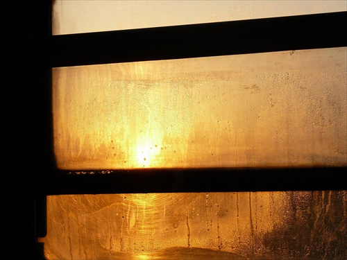 okno v osobnom vlaku