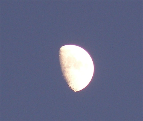 Mesiac cez den