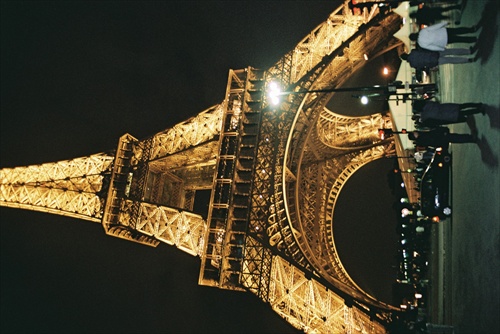 Eiffelovka vecer