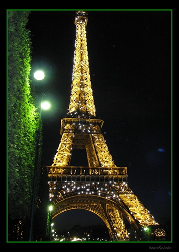22:00 svetielkujúca Eiffelovka