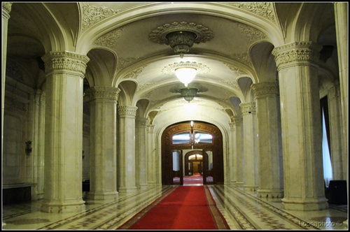 ...chodbami Ceausescu palace...