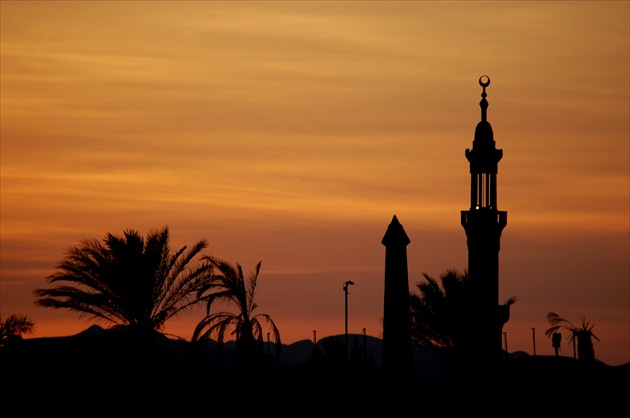 mešita pri západe slnka