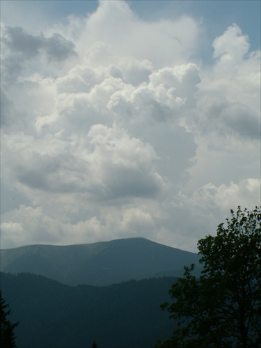 mraky nad Slovenskom
