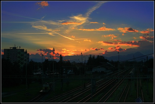 Západ slnka nad železnicou