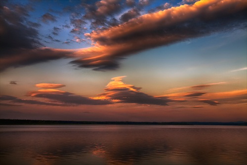 Oblaky nad Oravskou priehradou