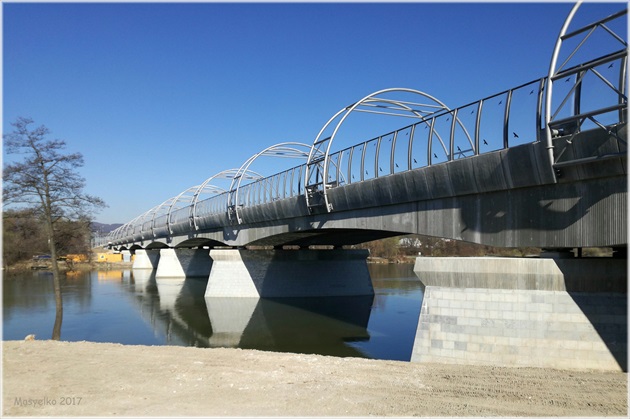 Trenčiansky železničný most vo výstavbe