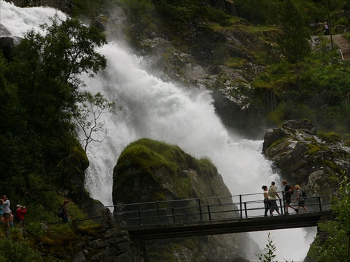 Norsko- vodopad cestou na ladovec