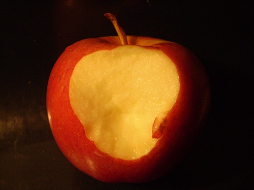 jablko odhryznuté 2