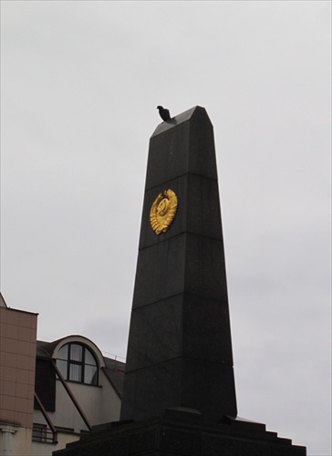 holub a pomník