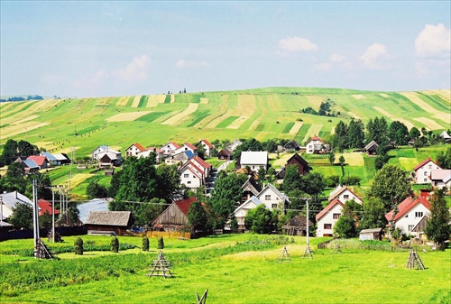 Pohlad na policka, za dedinkou...