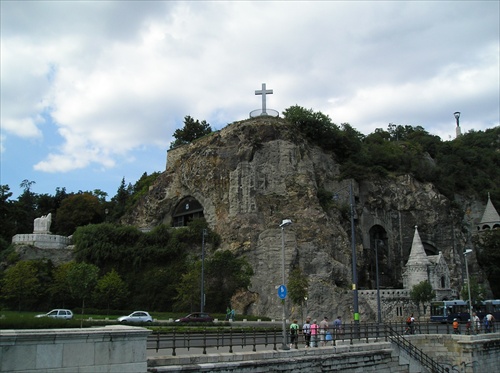 kostol v skale