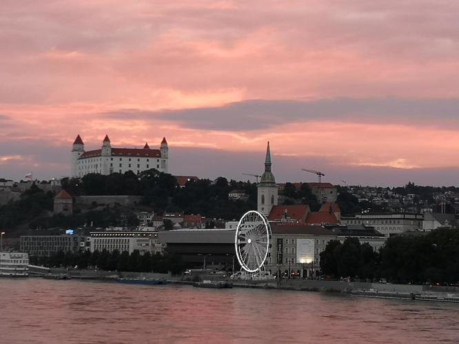 Bratislava v ružovom