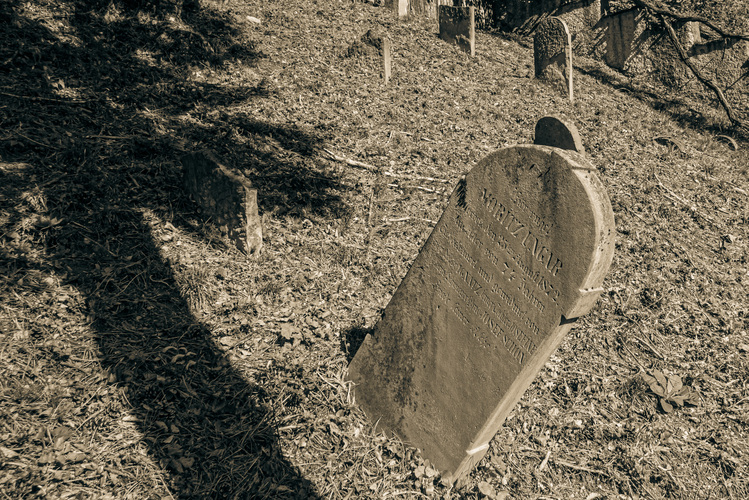 Na starom cintoríne