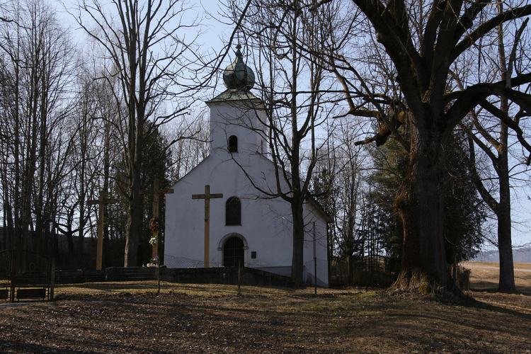 Pred kostolom na Kalvárii - február