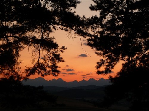 fascinovalo ma to Vysoke tatry v pzadi