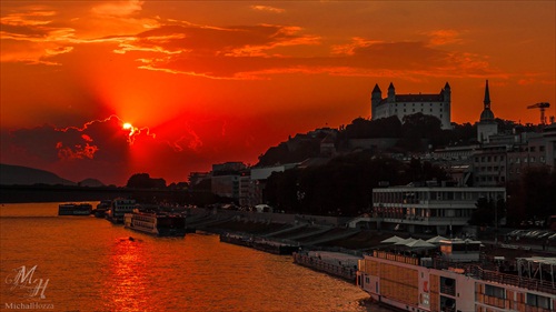 Bratislava v červenom