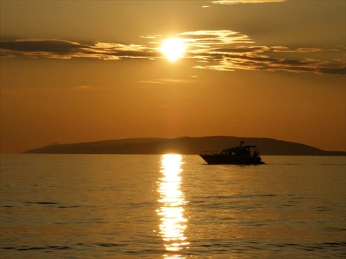 Zapad slnka nad ostrovom Hvar