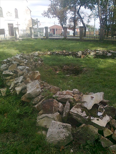 jedna z najstarsich vykopanych rotund  v Michalovciach