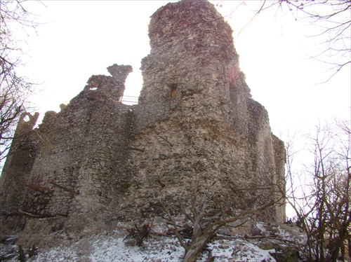 Zrucanina hradu nad Vinnym jazerom