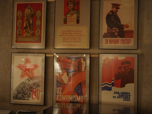 Komunistické plagáty
