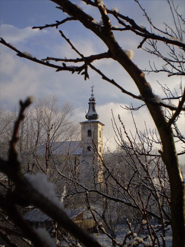 Zimný pohľad na kostol