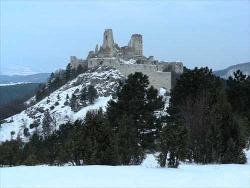 Bhatory hrad zima
