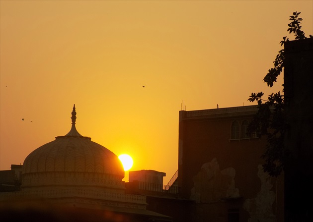 západ slnka nad New Delhi
