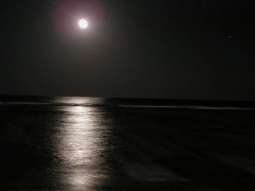 mesiacik sa obzera v mori