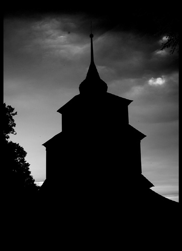 Kostolik čiernobielo