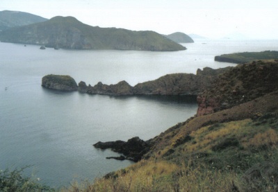 Ostrov Vulcano, západné pobrežie