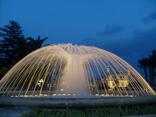 nočna fontana