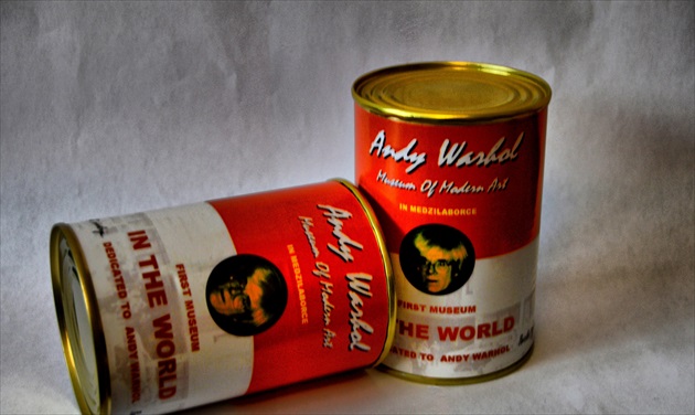 Andy Warhol - plechovky s Campbellovou polievkou
