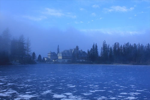 Štrbské pleso v hmle I.