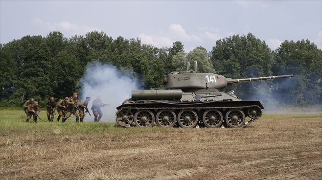 T-34 и солдаты