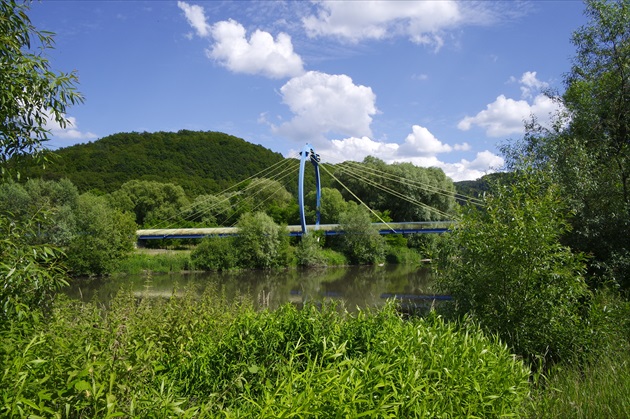most cez rieku Hron