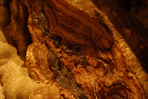 V jaskyni 2