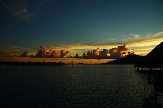 Pri západe Slnka na Bora Bora